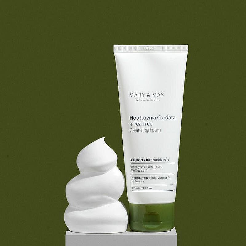 MARY & MAY Facial cleansing foam with hutinia and tea tree